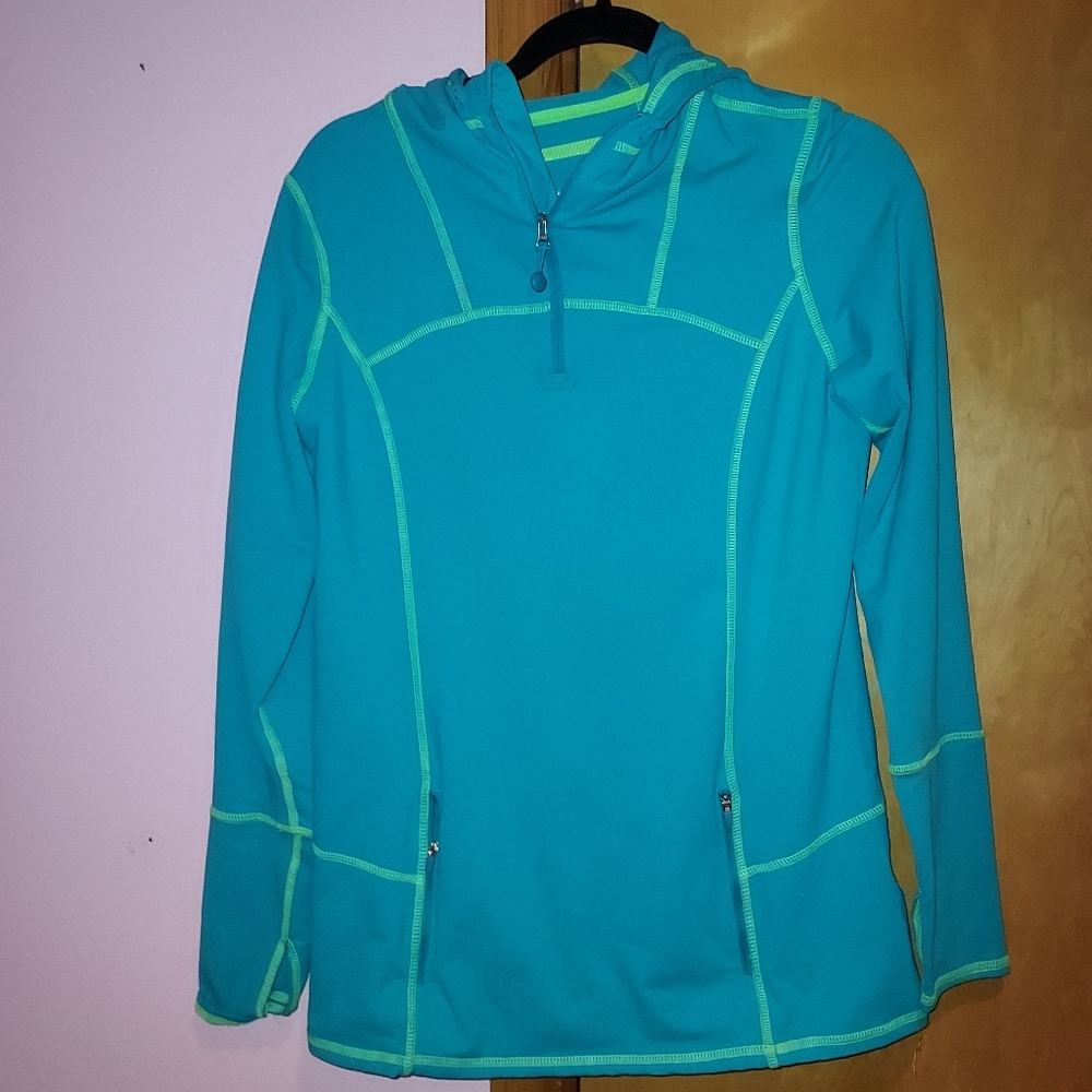 Kirkland Signature Brand.  Women's running top. - Picture 3 of 5
